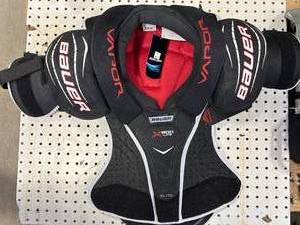 lot 58 image: New Bauer X800 Lite Hockey Shoulder Pads XL