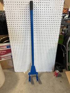 lot 71 image: New Deluxe Pallet Buster $89 Retail