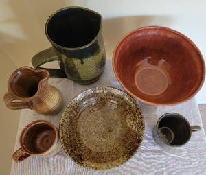 lot 68 image: Studio Art Pottery Collection  lot of 6
