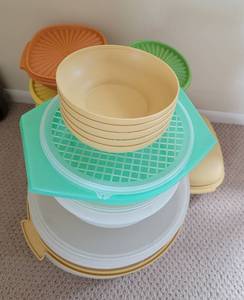 lot 87 image: Vintage Mid Century Tupperware Collection