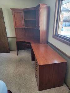 lot 21 image: Contemporary Home Office Corner Unit
