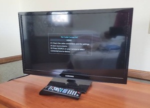 lot 48 image: Samsung 24 LCD TV UN24H4500