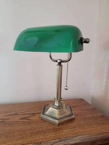 lot 25 image: Vintage Green Bankers Lamp