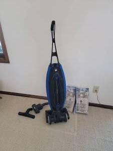 lot 53 image: Oreck Back Vacuum LW100