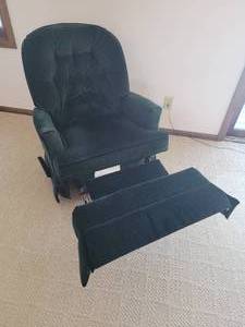 lot 56 image: Slipper Style Lever Recliner