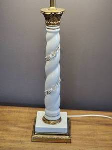 lot 30 image: Neoclassical Spiral Column Table Lamp