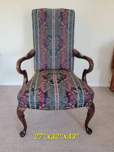 lot 61 image: Handsome Chippendale Parlor Chair