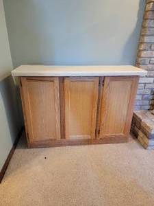 lot 106 image: Linoleum Top Bar