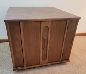 lot 26B image: Mid-Century Modern Bedside Table by Mersman