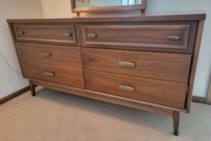 lot 6A image: Quintessential Mid-Century Modern Vanity Dresser with Mirrror