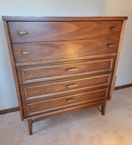 lot 6B image: Quintessential Mid-Century Modern 5 Drawer Dresser