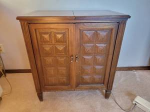 lot 26D image: Amazing Mid-Century Modern Singer Sewing Cabinet - SINGER Model 223