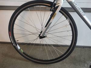 lot 15B image: Specialized Sirrus Elite Bike - 30