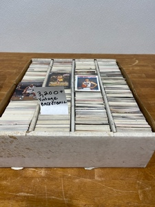 3,200 Vintage Basketball Cards