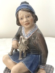 lot 206 image: Vintage Jens Peter Dahl Jensen #1158 Porcelain Figurine