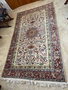lot 100 image: Beautiful Vintage Area Rug