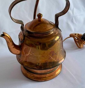 lot 102 image: Vintage Copper Tea Kettle Themed Table Lamp