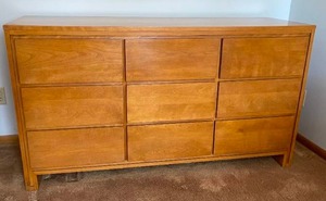 lot 131 image: Mid Century Modern Conant Ball 9 Drawer Dresser