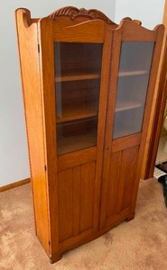 lot 136 image: Antique 1900s Oak Double Door Glass Front Display Cabinet Pantry