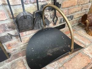 lot 141 image: Fireplace Utensil Set