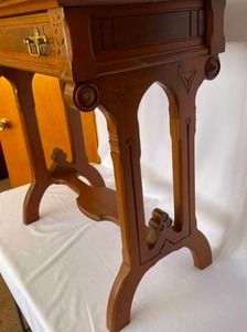 lot 149 image: Antique Walnut Victorian Single Drawer Accent Table