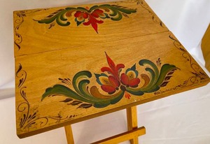 lot 157 image: Vintage Folding Rosemaling Hand Painted Folding Wood Stool