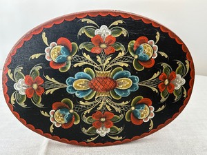 lot 84 image: Vintage Hand Painted Rosemaling Stool