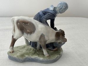 lot 250B image: Vintage Royal Copenhagen #779 Porcelain Figurine