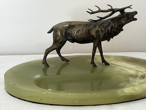 lot 79 image: Vintage Marble Desk Tray with Stag Figurine