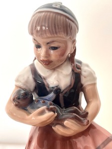 lot 87 image: Jens Peter Dahl Jensen Copenhagen Figurine #1295 Little Girl with Doll