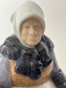 lot 60 image: Vintage Bing and Grndahl Fisherwoman Figurine #2233