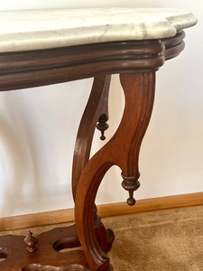 lot 29 image: Antique Victorian Rococo Turtle Top Parlor Table