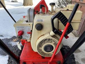 lot 170 image: Simplicity 22 Inch Gas Powered Snow Blower