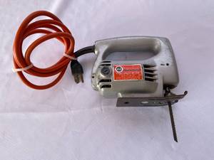 lot 172 image: Black and Decker Utility Jig Saw Model U-153