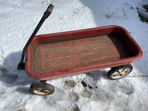 lot 185 image: Vintage Radio Flyer Wagon