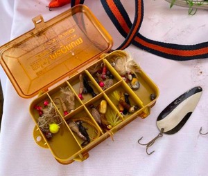 lot 190 image: Variety of Fishing Items