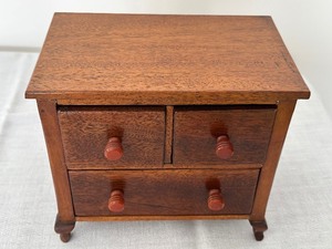 lot 120A image: Vintage Doll Dresser