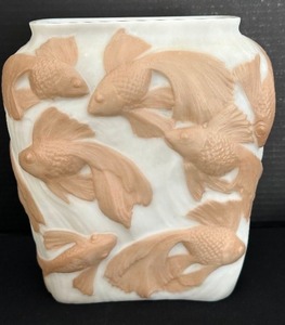 lot 71 image: Vintage Consolidated Glass Gold Fish Vase