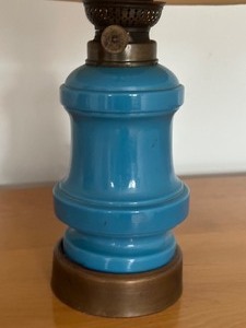 lot 130 image: Vintage Ceramic and Metal Lantern Themed Table Lamp