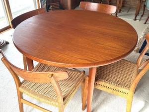 lot 4 image: Mid Century Modern Hans J. Wegner Danish Dining Room Table and Four Chairs