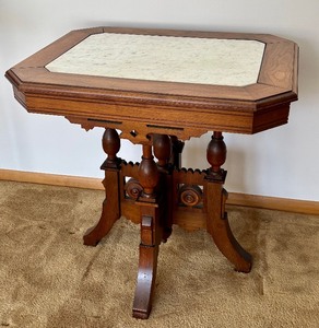 lot 27 image: Antique 1880s Victorian Eastlake Parlor Table