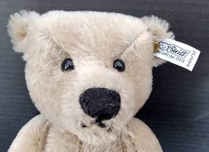 lot 323 image: Adorable Steiff Teddy Bear 015032
