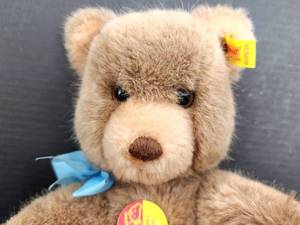 lot 325 image: Cuddly Seated Steiff Teddy Bear 020526