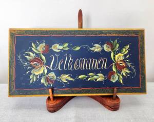lot 326 image: Collectible Rosemaling Trio, Including Hand Painted Duck by Gretchen Carew