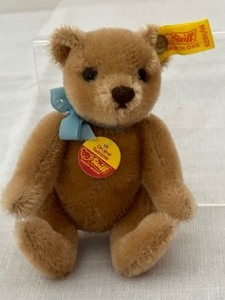 lot 327 image: Pair of Small Steiff Teddy Bears