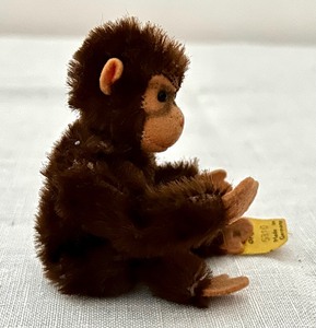 lot 344 image: Sweet Steiff Monkey