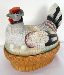 lot 255 image: Two Vintage Staffordshire Chicken Figurines