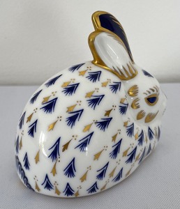 lot 260 image: Royal Crown Derby Rabbit Figurine
