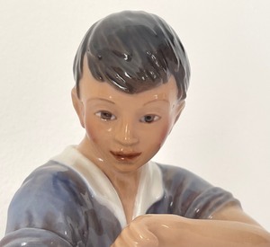 lot 265 image: Jens Peter Dahl Jensen Boy with a Mouse Figurine No. DJ1270