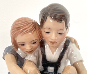 lot 272 image: Jens Peter Dahl Jensen Siblings Reading Bird Book No. 1327 Figurine